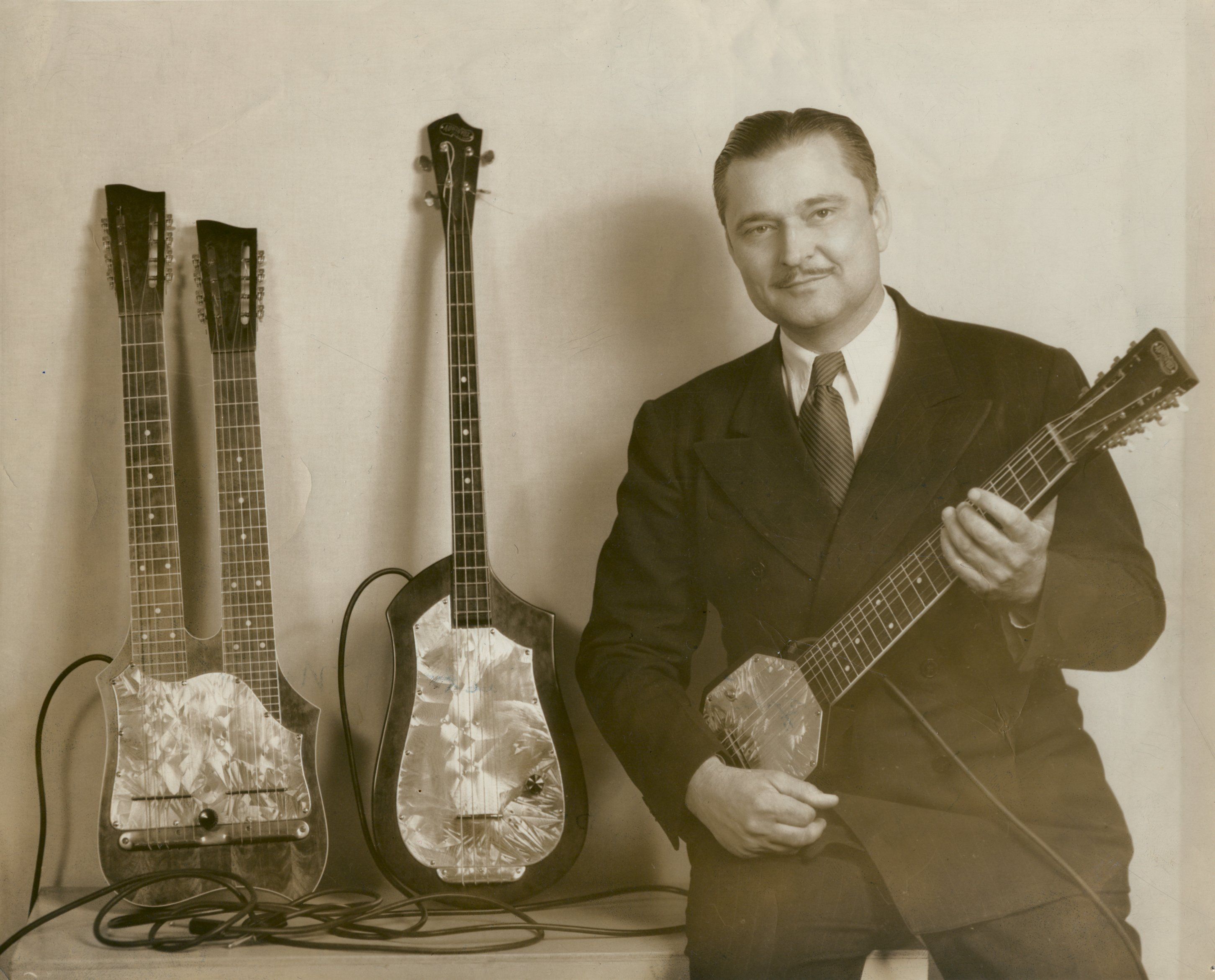 the first electric guitar ever made