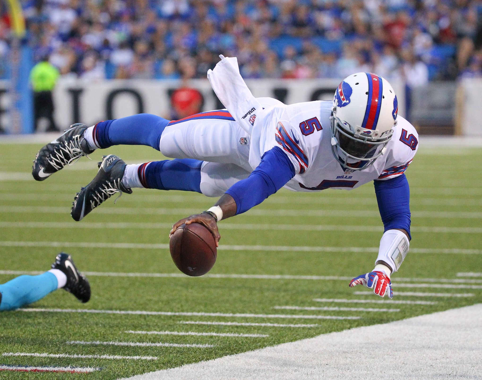 Buffalo Bills - Tyrod Taylor's game jersey is going to the Pro