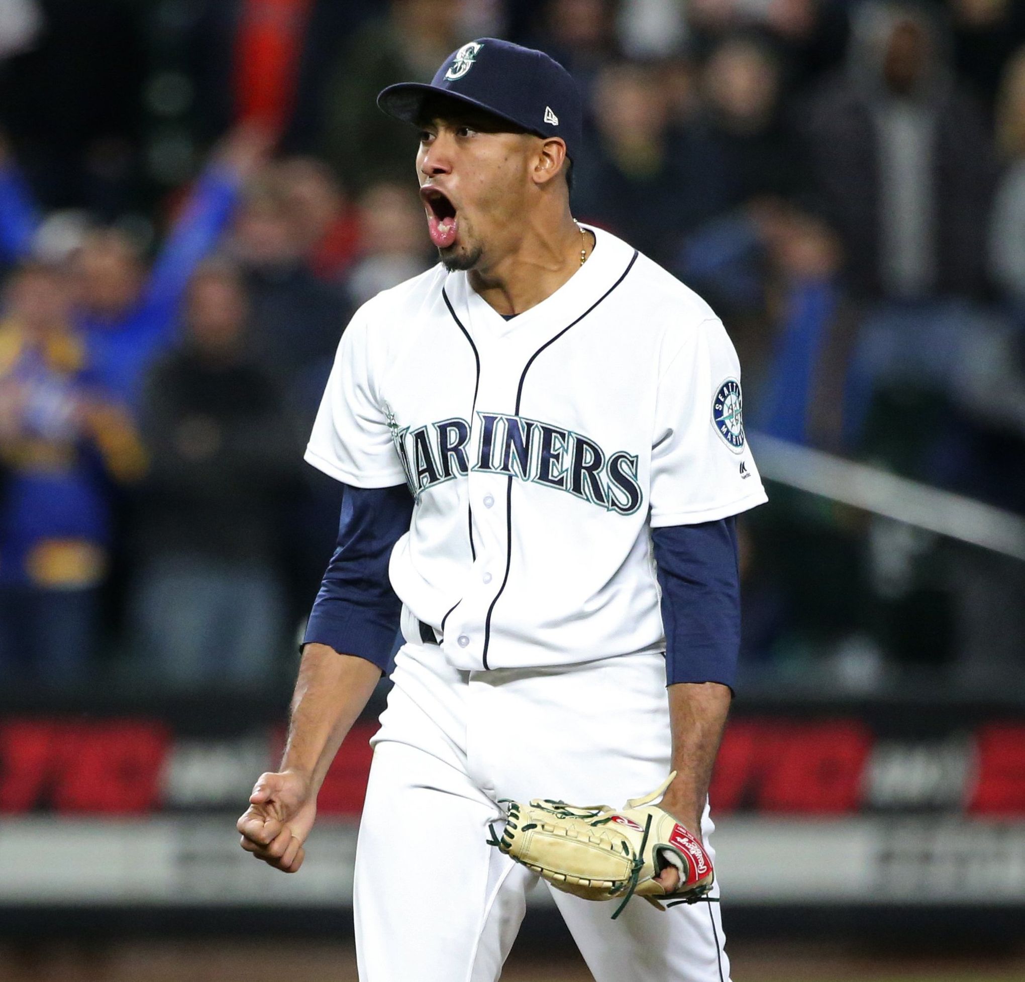 Edwin Diaz inches closer to history. Mariners needed that behind