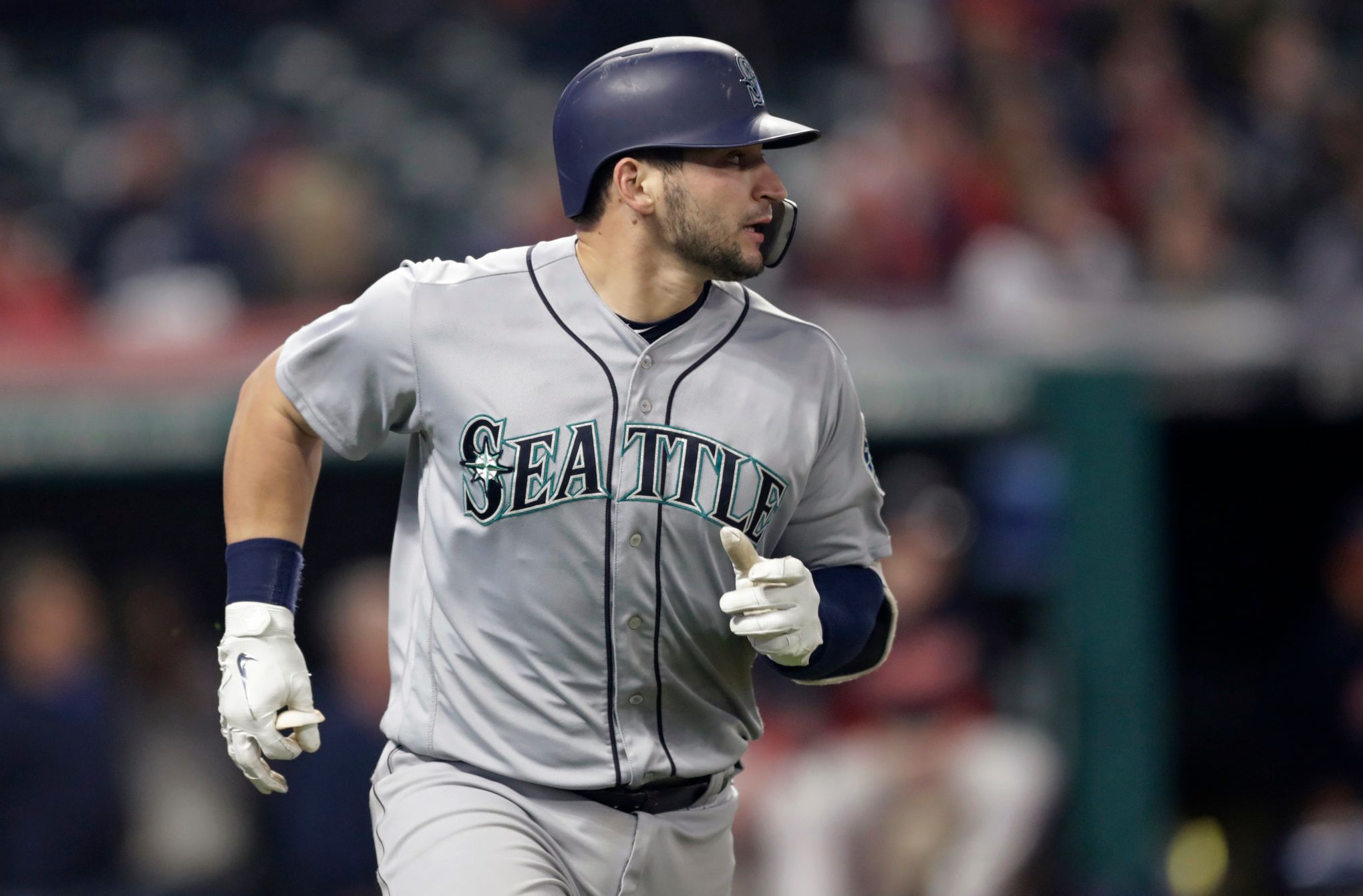 Mariners' Mike Zunino quietly trying to work his way back into being better  at the plate