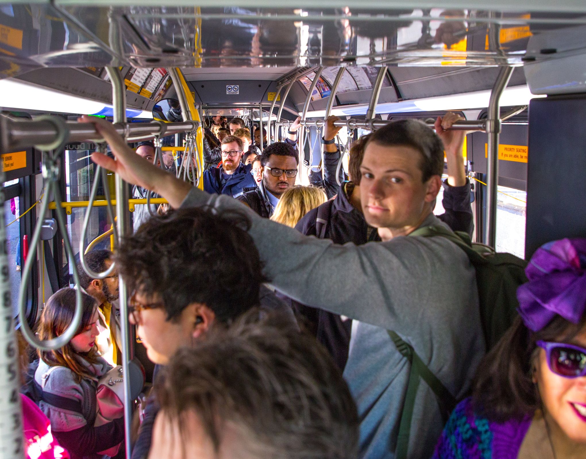 Se puede aparcar en parada de bus por la noche