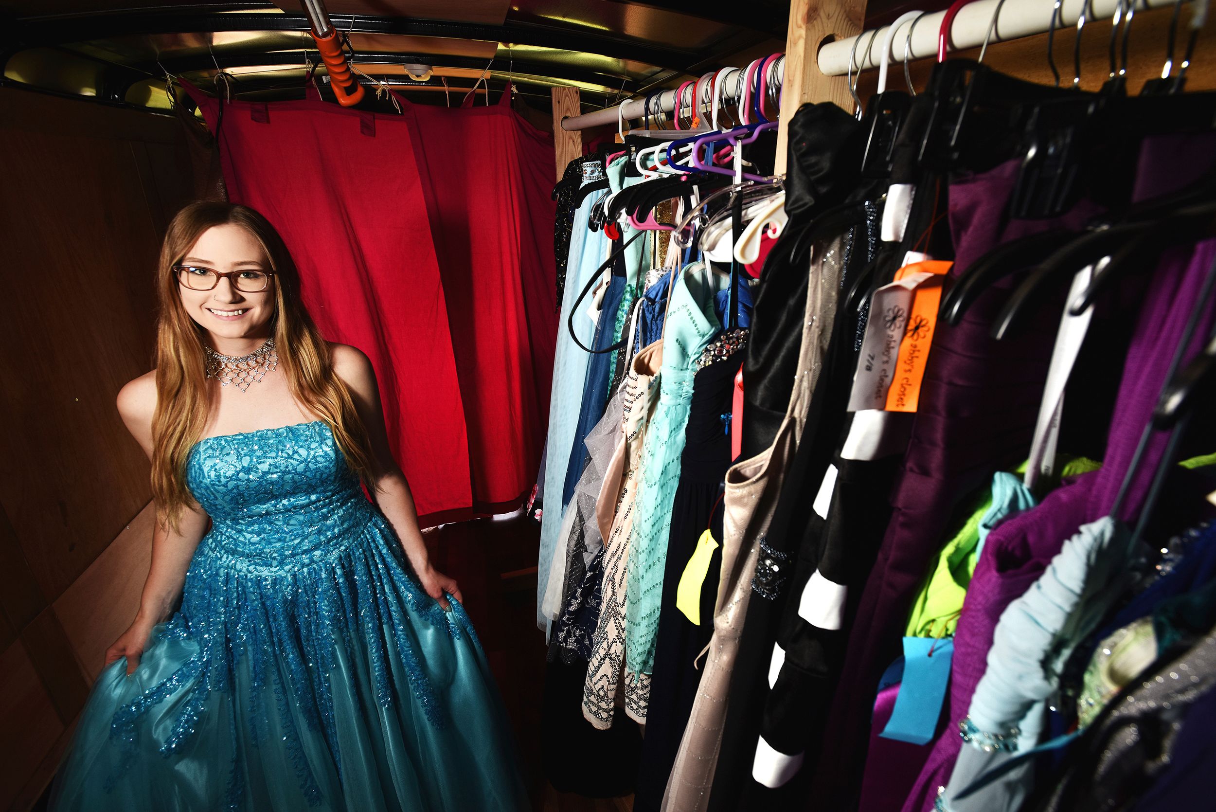 Thrift store outlet prom dresses