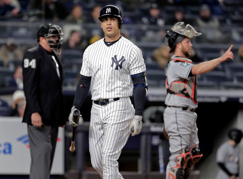 Giancarlo Stanton leaves game with left wrist contusion 