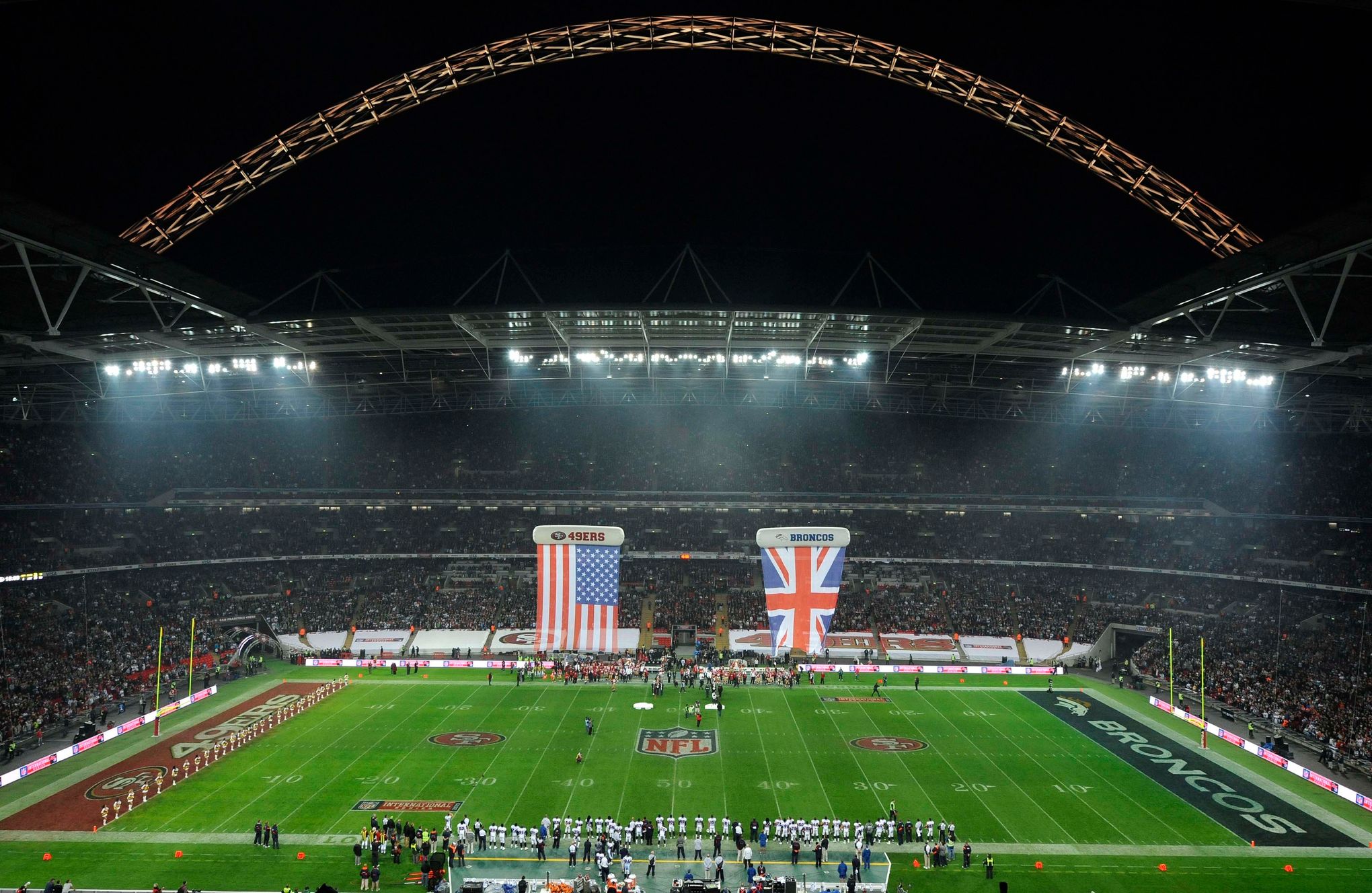 Seahawks beat up on Raiders in London's Wembley Stadium