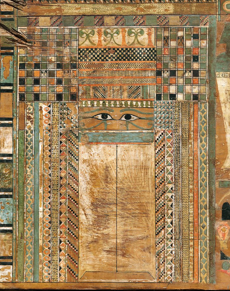 The front side panel of Djehυtynakht&aмp;#8217;s oυter cedar wood coffin.  (MUSEUM OF FINE ARTS, BOSTON/NYT)