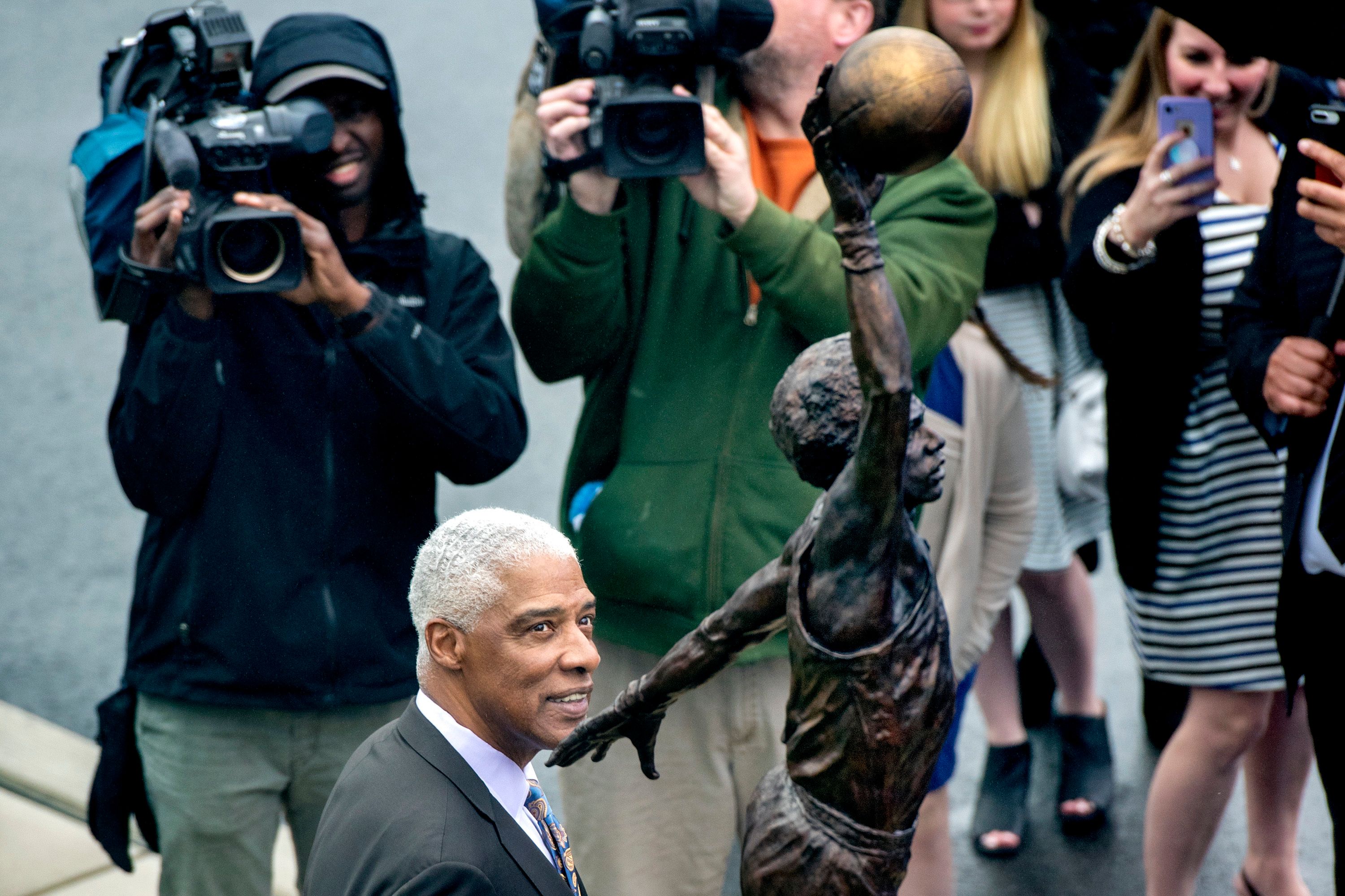 Sixers pay tribute to Julius 'Dr. J' Erving with sculpture | The