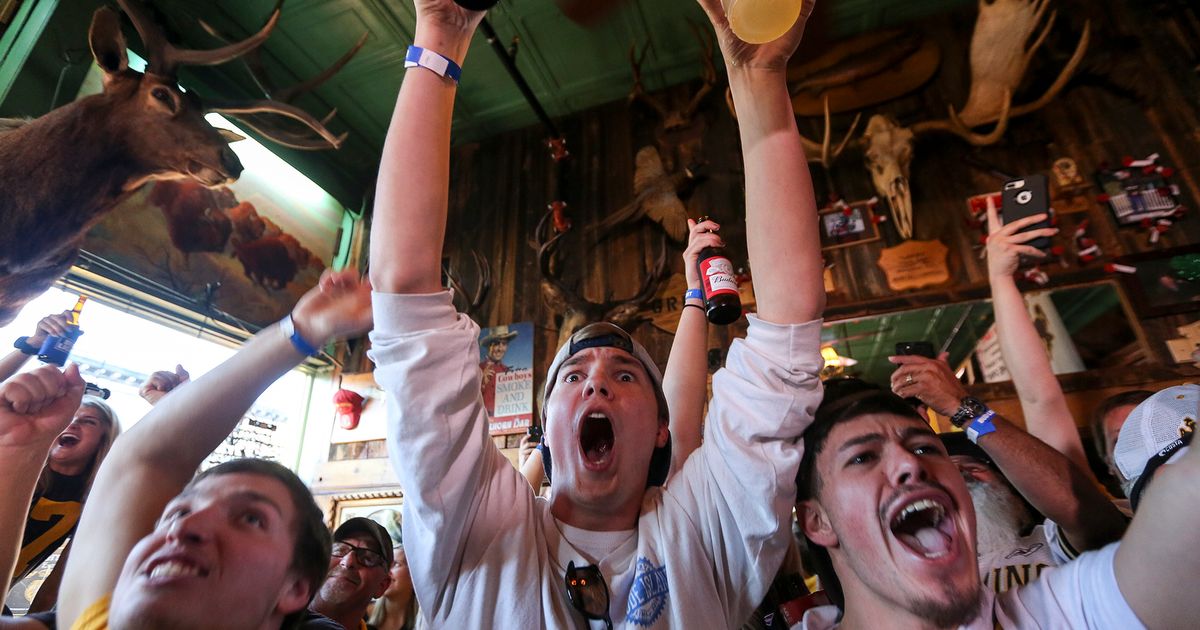 Wyoming fans pack Laramie bar to cheer for QB Josh Allen, Sports