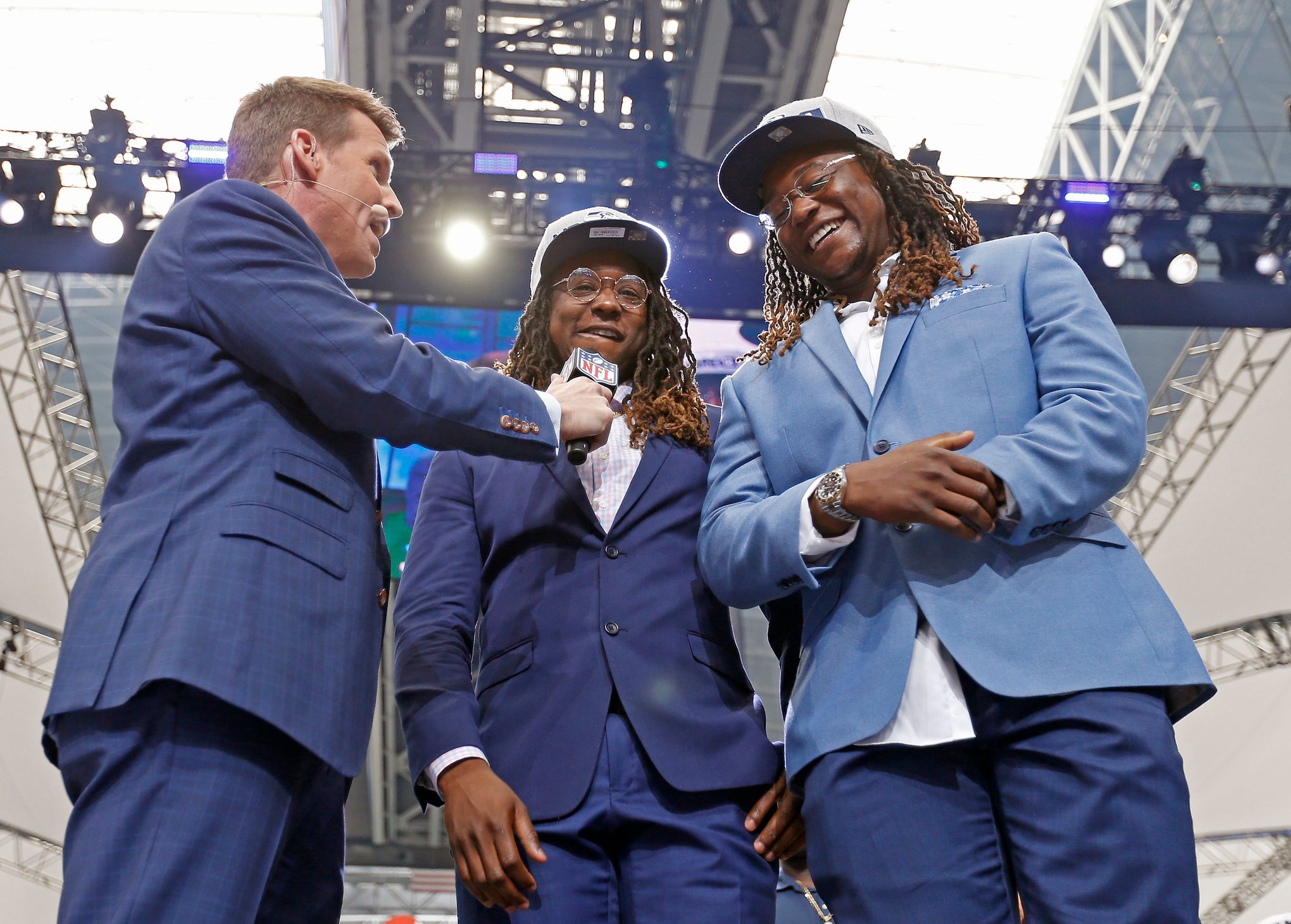 Photo: Seahawks' Shaquem Griffin (49) and Shaquill Griffin celebrate -  PHI20200105125 