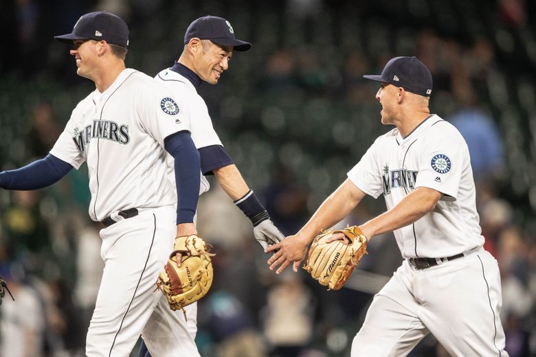 Japanese baseball fans stage run on Ichiro's old Seattle Mariners