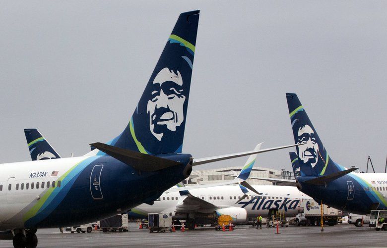 Passenger helps subdue naked man on flight to Alaska | The Seattle Times