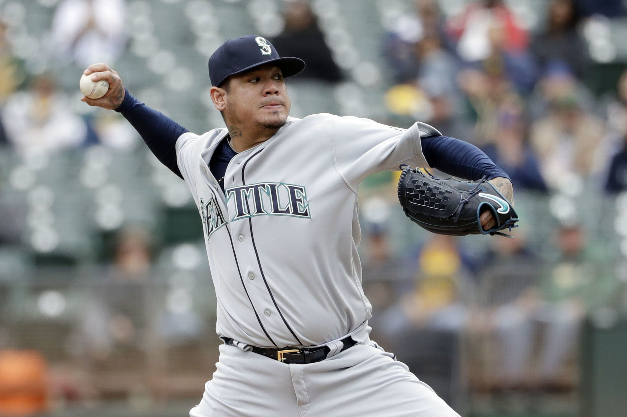 Watch: Felix Hernandez brought to tears in likely final start for Mariners  