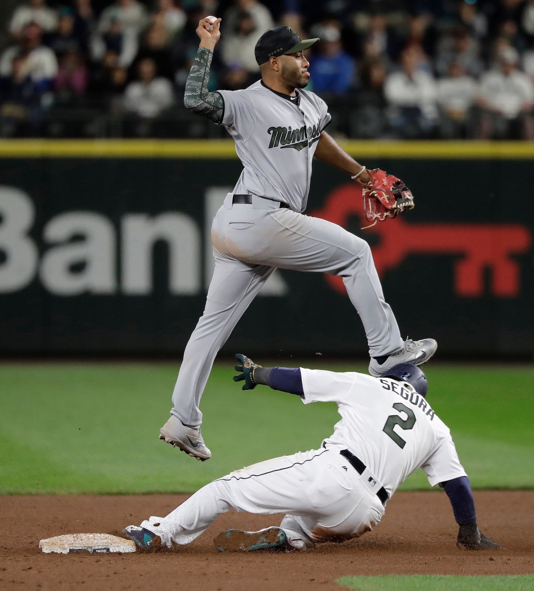 Mariners' Zunino pulling for good friend, former teammate Farquhar