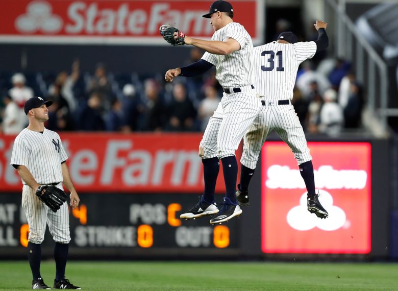 New York Yankees left fielder Brett Gardner (11) celebrates a win