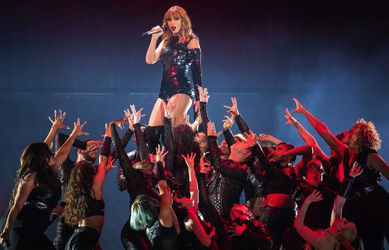 What time Taylor Swift goes on stage in Seattle