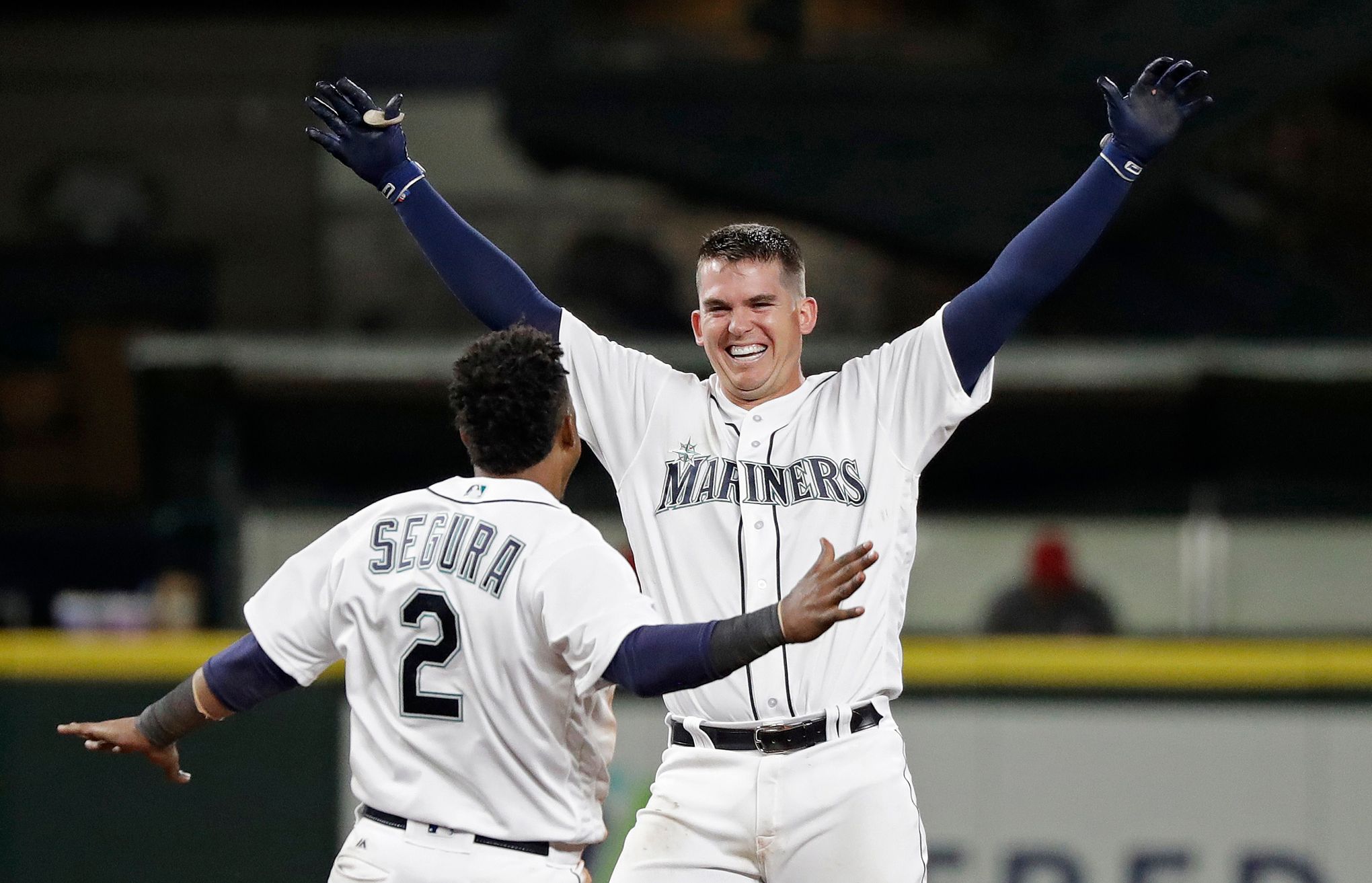 Mariners score 9 in 2nd inning, hold off Angels 11-8