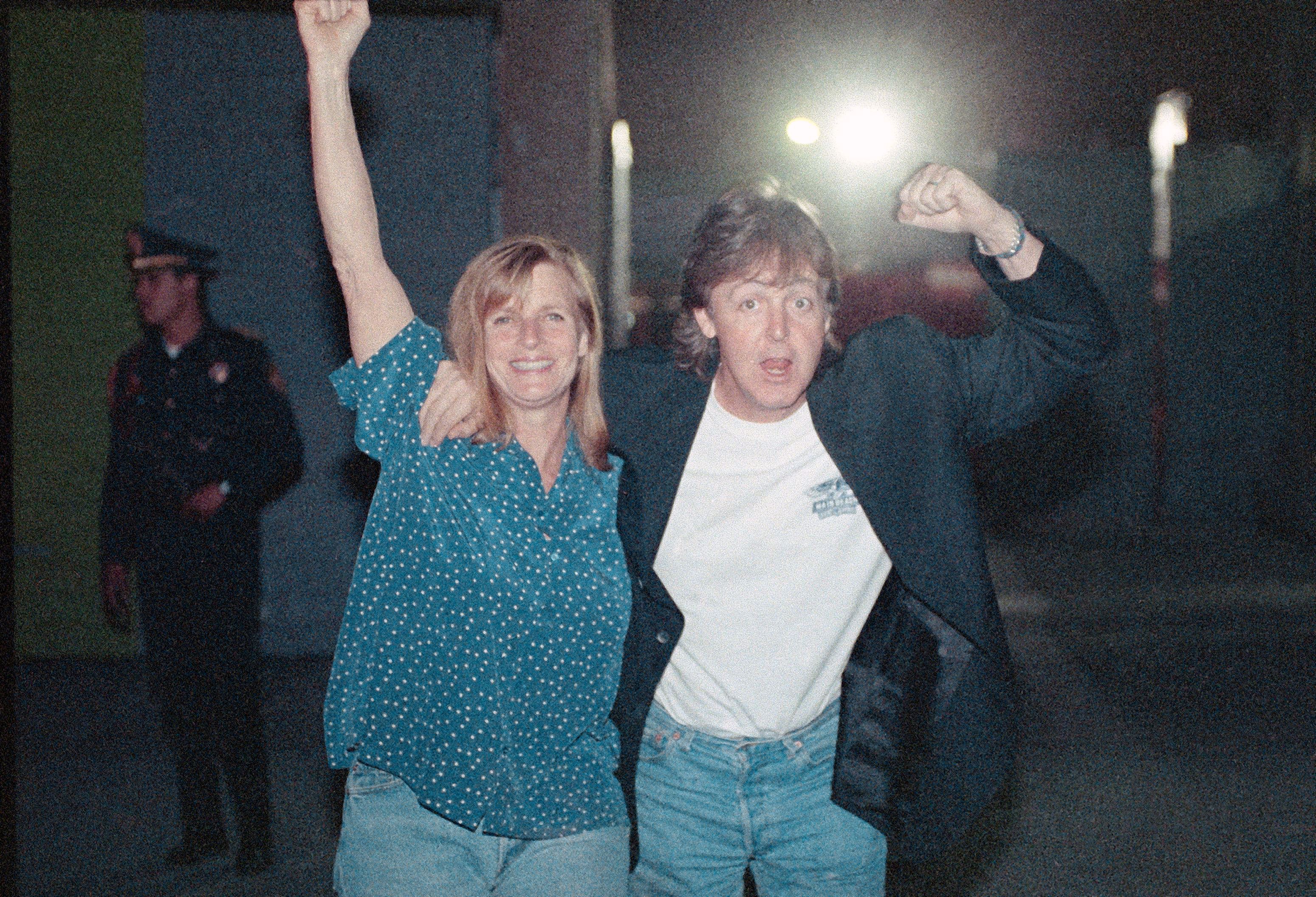 Ex-Beatle Paul donates Linda McCartney photos to V&A museum | The