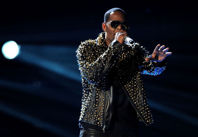 R. Kelly stages racy performance amid protest, allegations | The Seattle Times