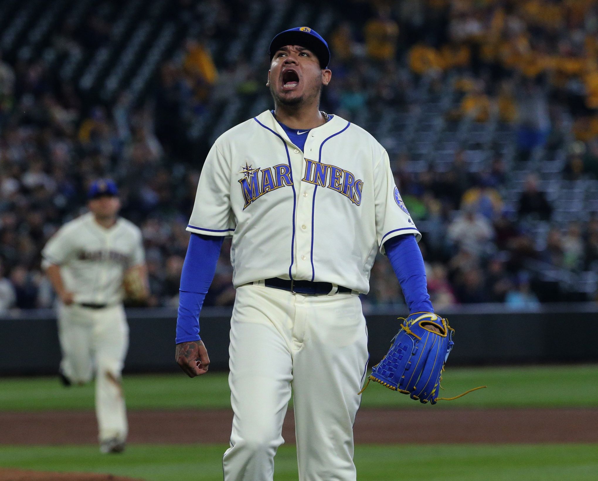 Mariners ace Felix Hernandez still hurting a day after getting hit on his  right forearm by a line drive