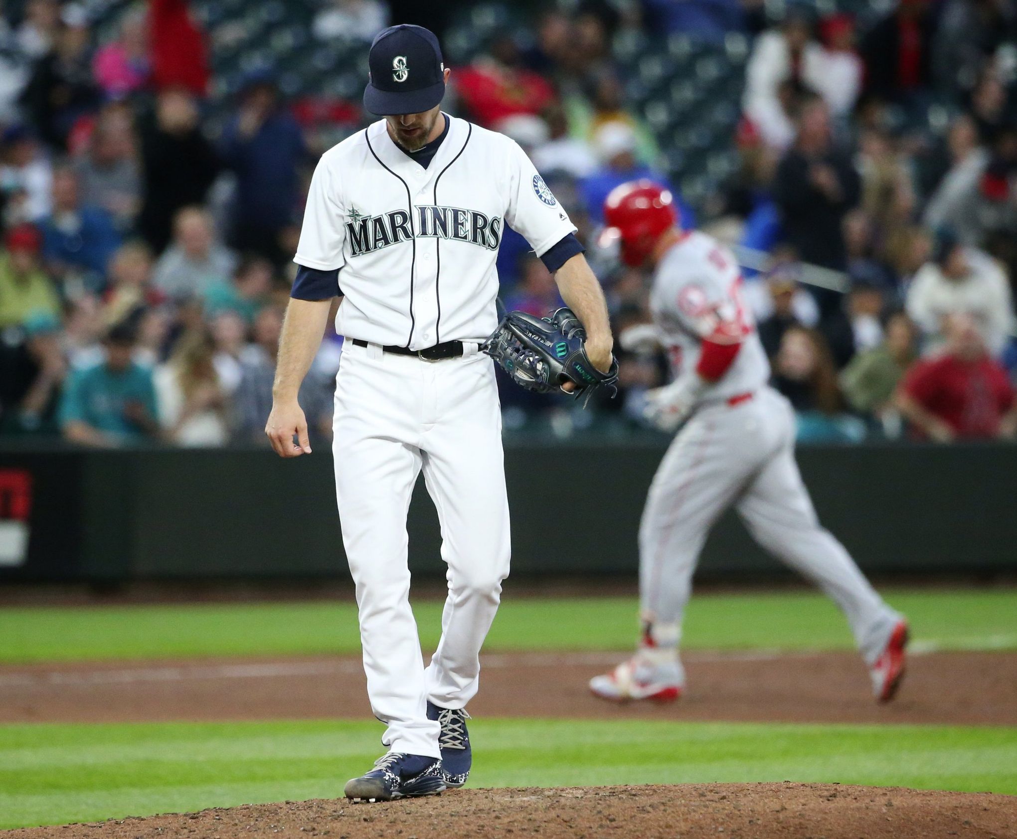 Scott Servais addresses pitching to Mike Trout