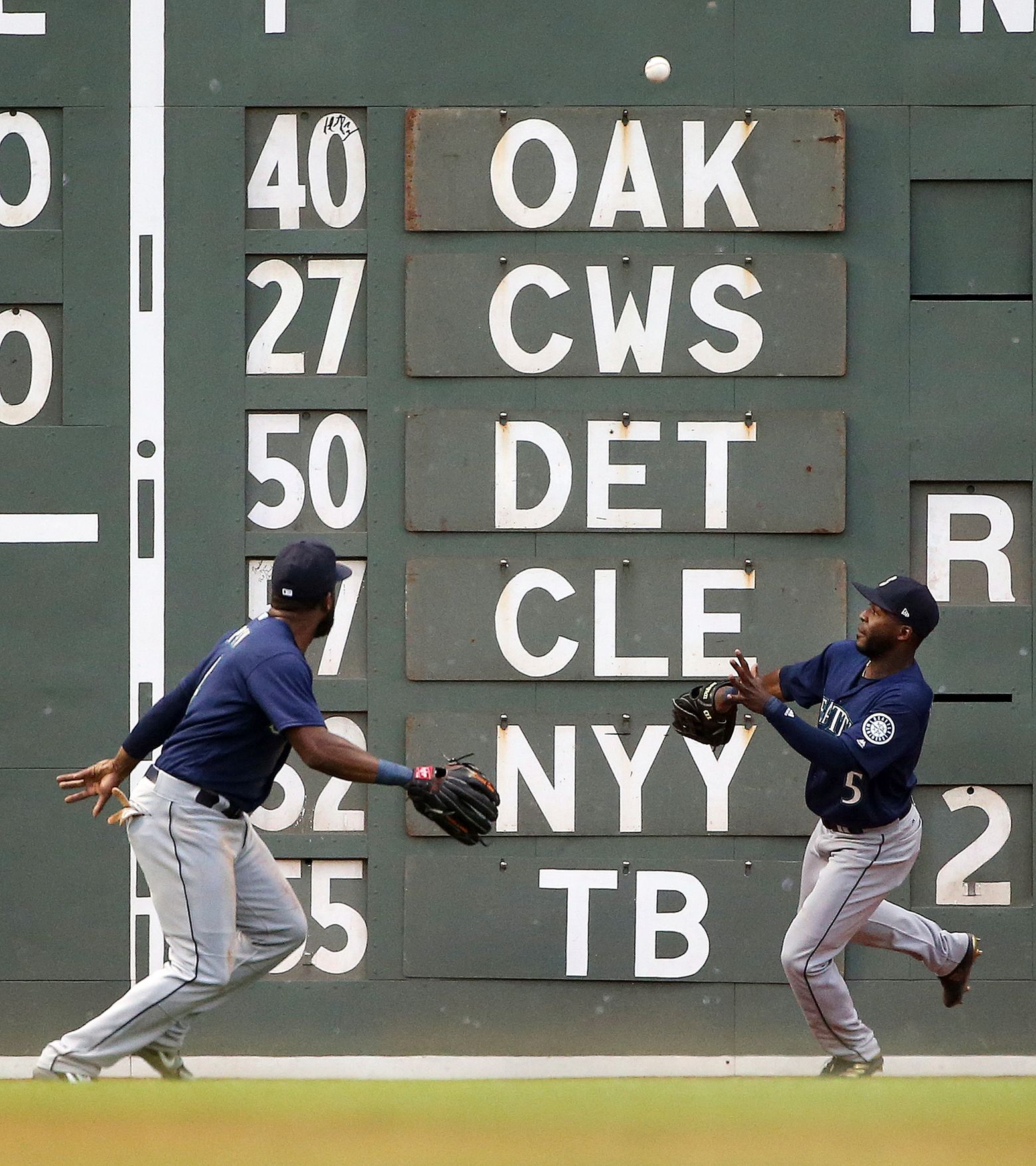 Cal Raleigh implores Mariners to get better, show commitment to winning  after missing out on playoffs