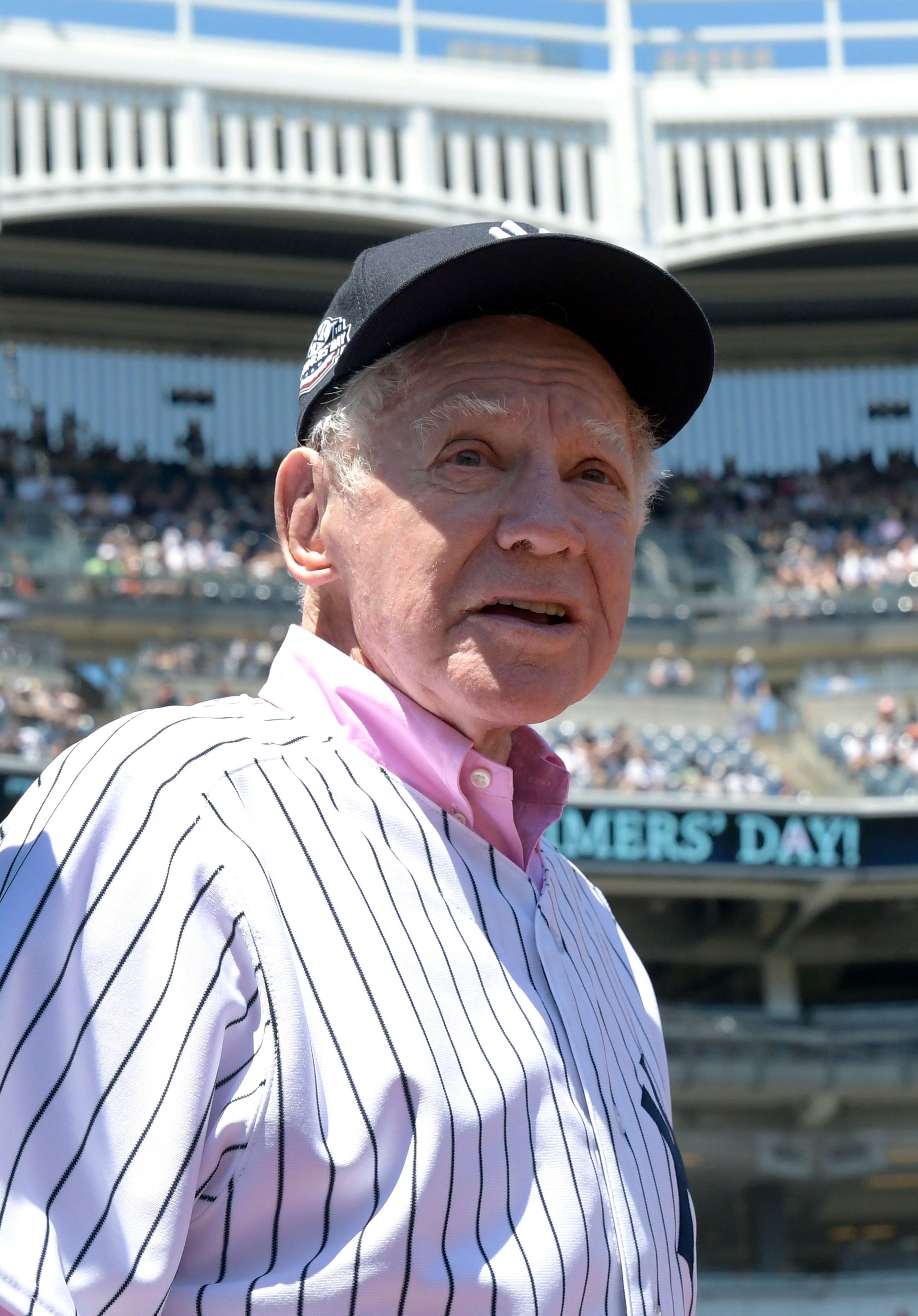 Whitey Ford, Hall of Fame Yankee pitcher, dead at 91