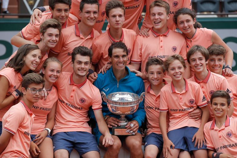 Rafael Nadal poses with his Roland Garros trophy 2018 (3) – Rafael Nadal  Fans