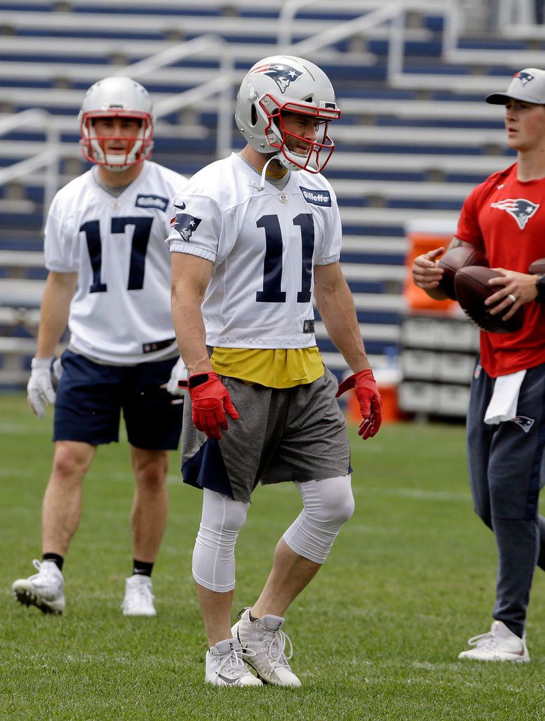 4 WRs walk into practice