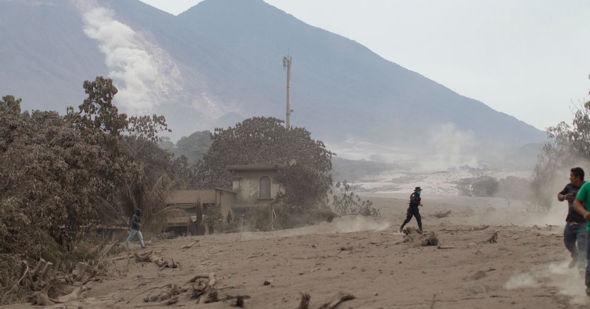 AP explica: Una mirada más cercana al ardiente volcán de Guatemala
