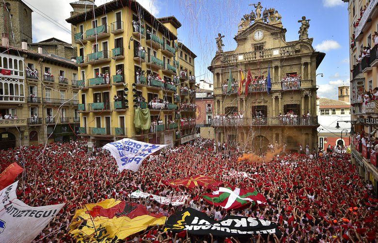 ‘Chupinazo’ firework launches Pamplona bull racing festival | The ...