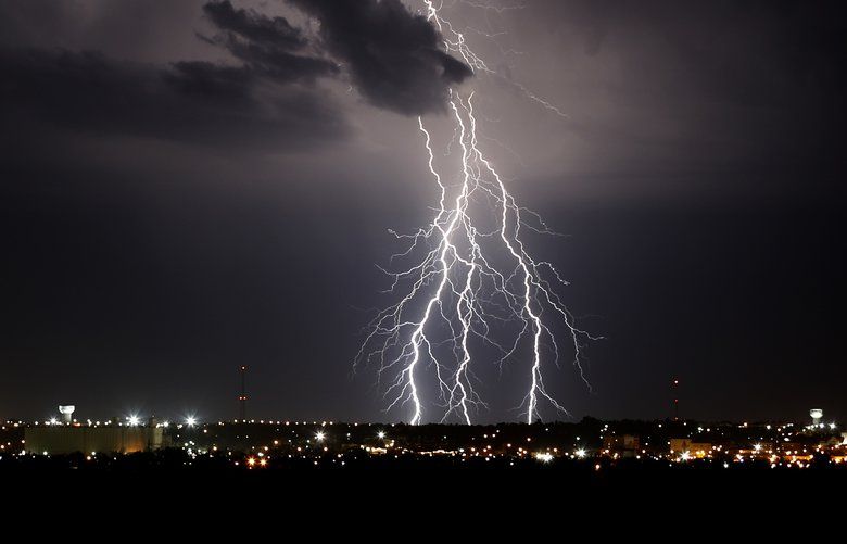 The scent of a storm: Here's why lightning emits a smell | The Seattle Times