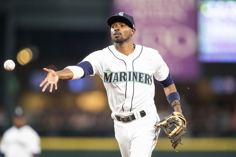 Mariners not fretting about throwing errors from Dee Gordon in