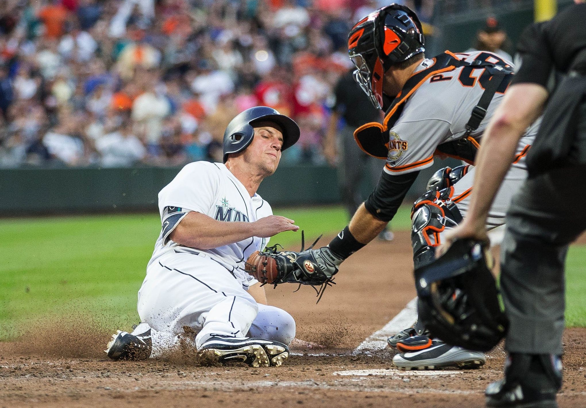 Dee Gordon's error in 9th allows Giants to beat Mariners 4-3