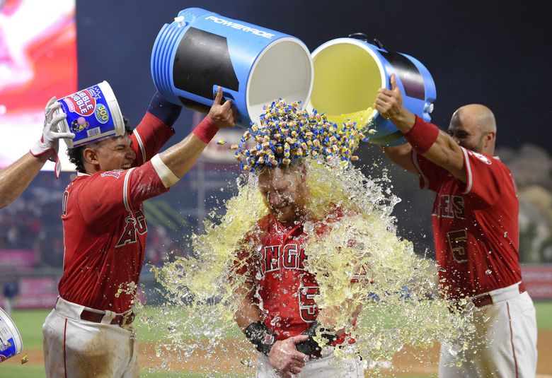 Kole Calhoun scores on wild pitch to push Angels past Mariners in 10 innings