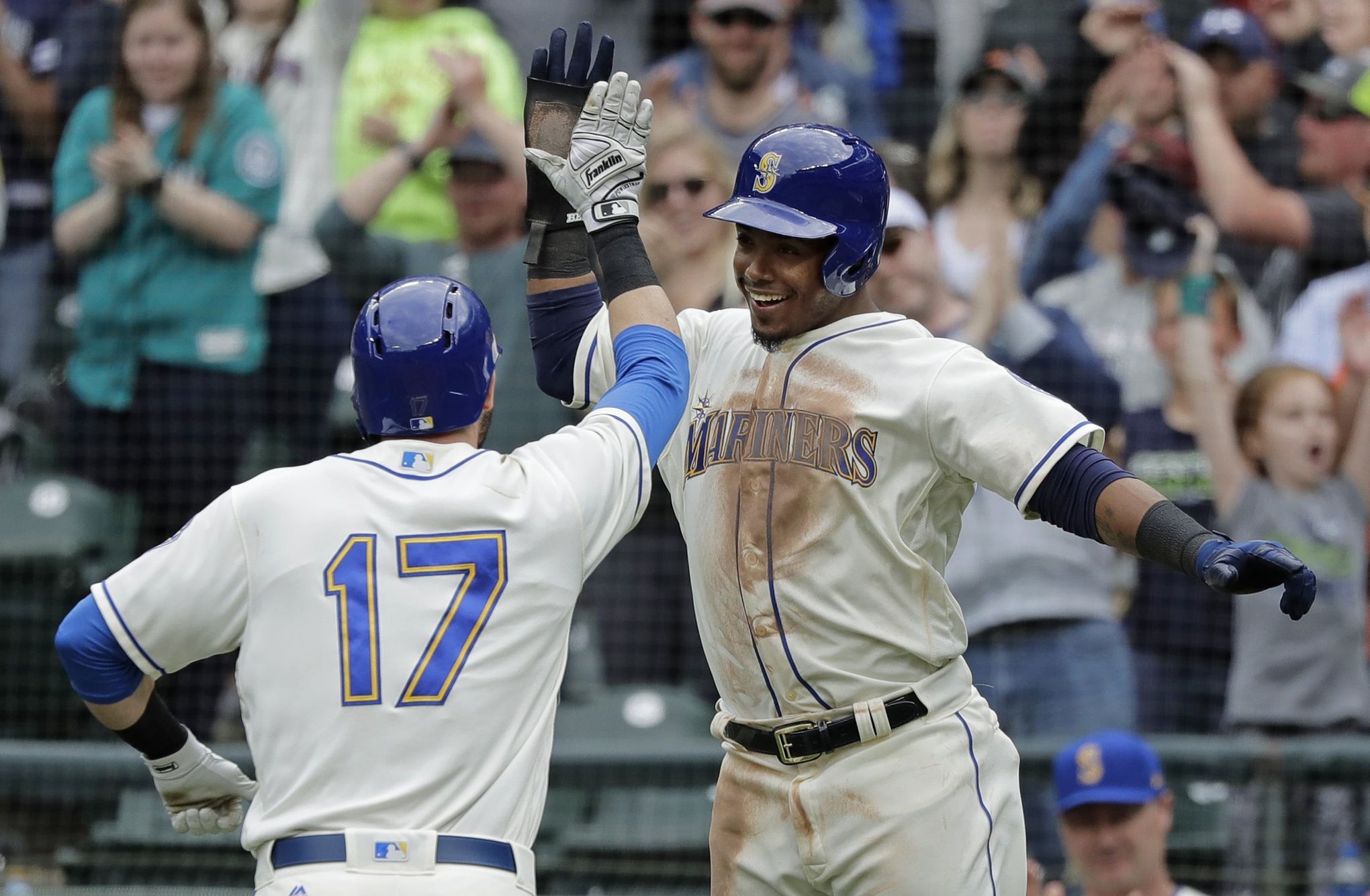 Lee earns first win, Mariners beat Orioles 5-1 - The San Diego Union-Tribune