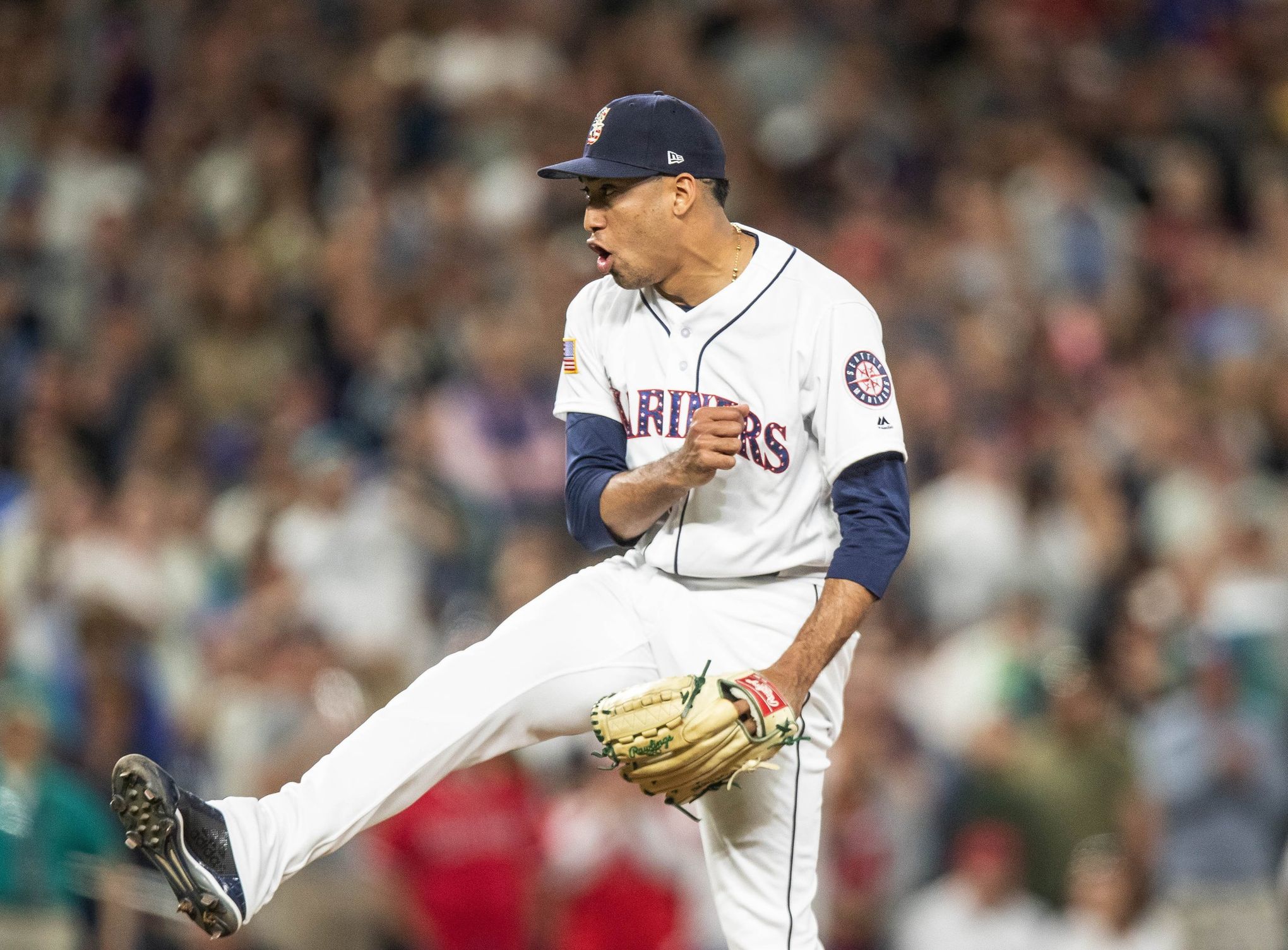 It happened! Edwin Diaz notched 50 saves so Scott Servais now has a new  haircut