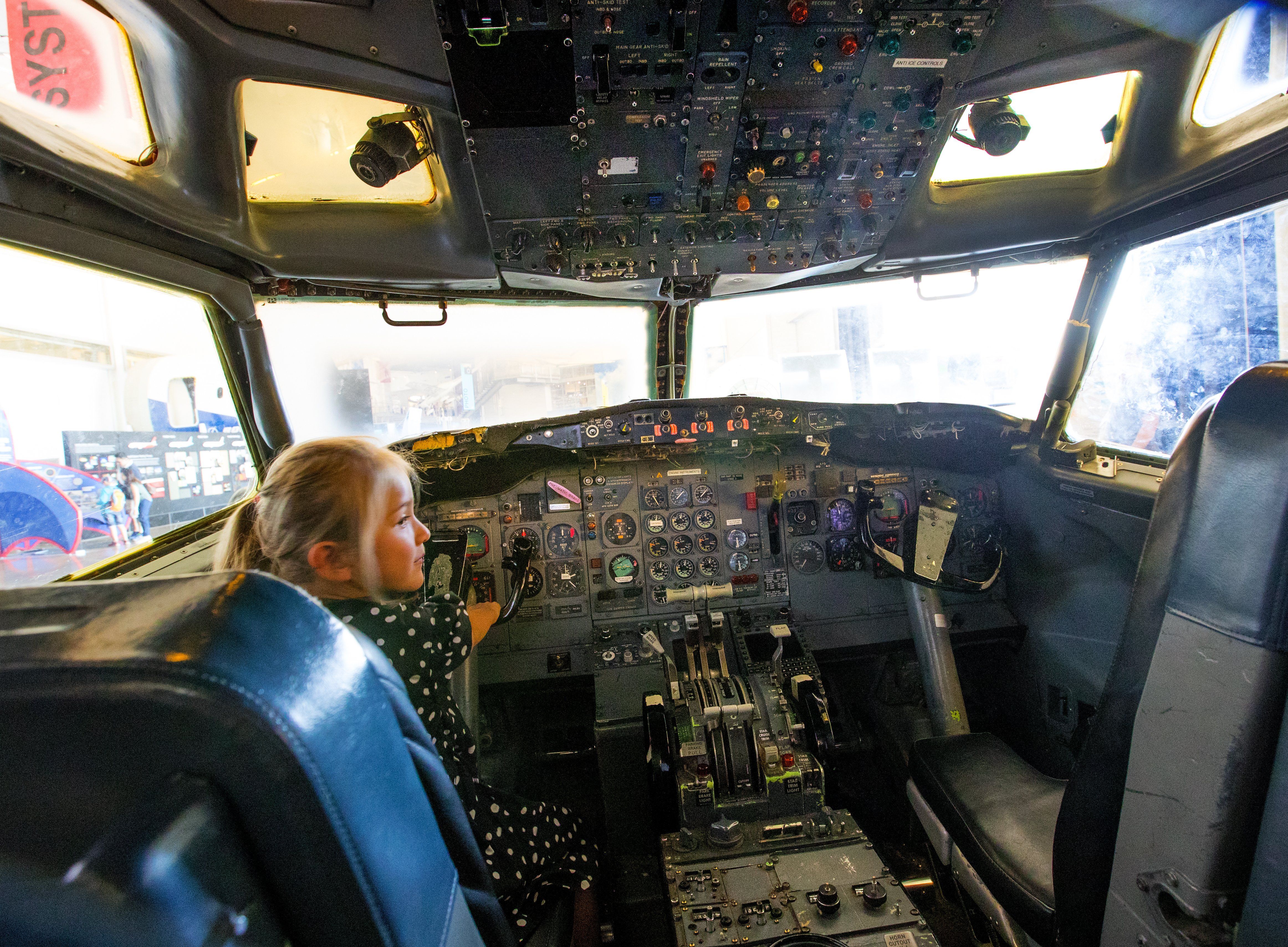 Looking to decorate your home? How about the nose of a Boeing 727