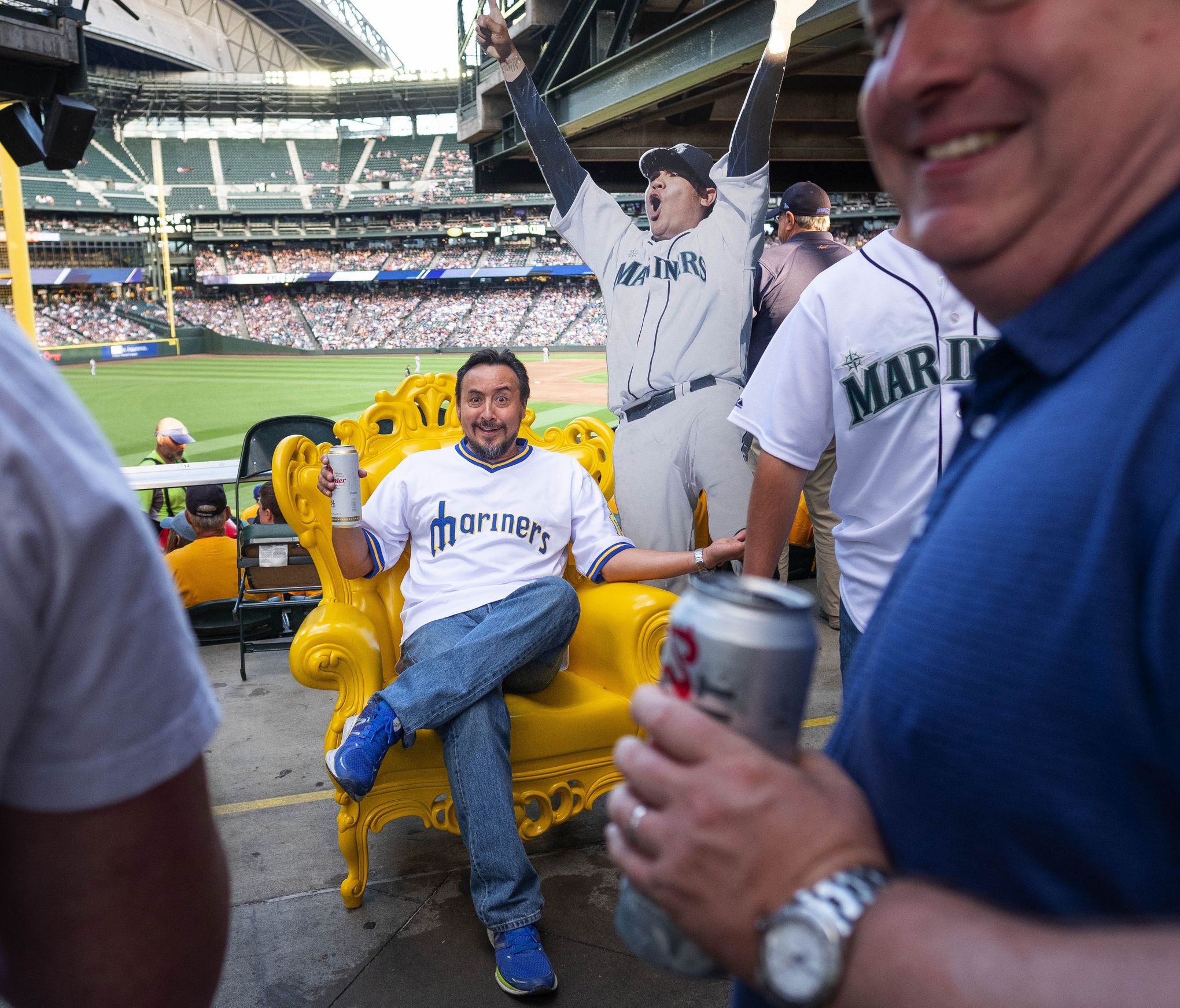 King Felix flops at finish, Mariners lose 8-4 - The San Diego Union-Tribune