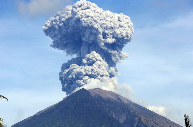 Bali volcano unnerves towns