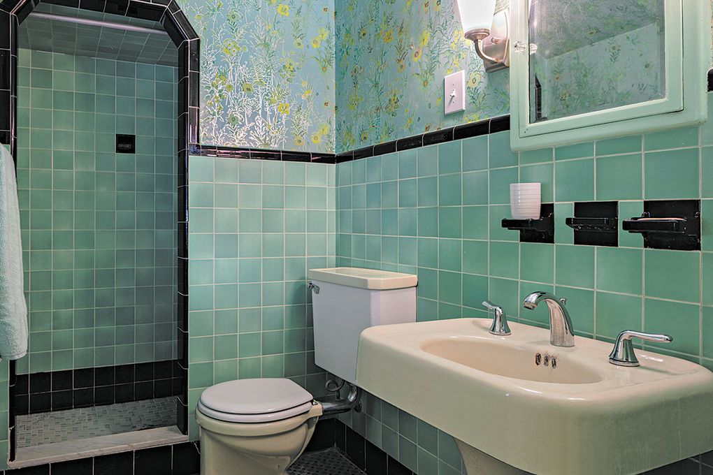 A Brooklyn Bathroom Finds a New Pedestal