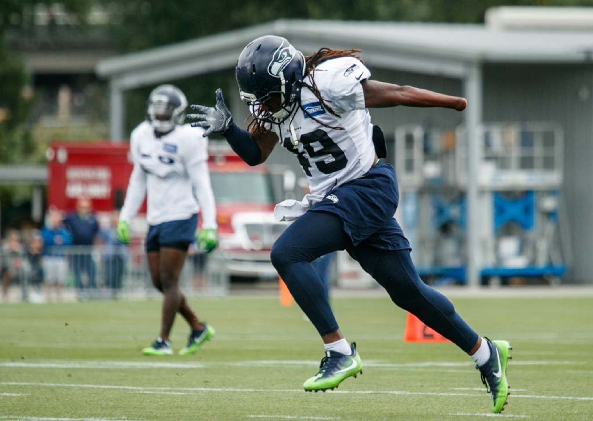 Seahawks: Young fan, Shaquem Griffin share special moment before game