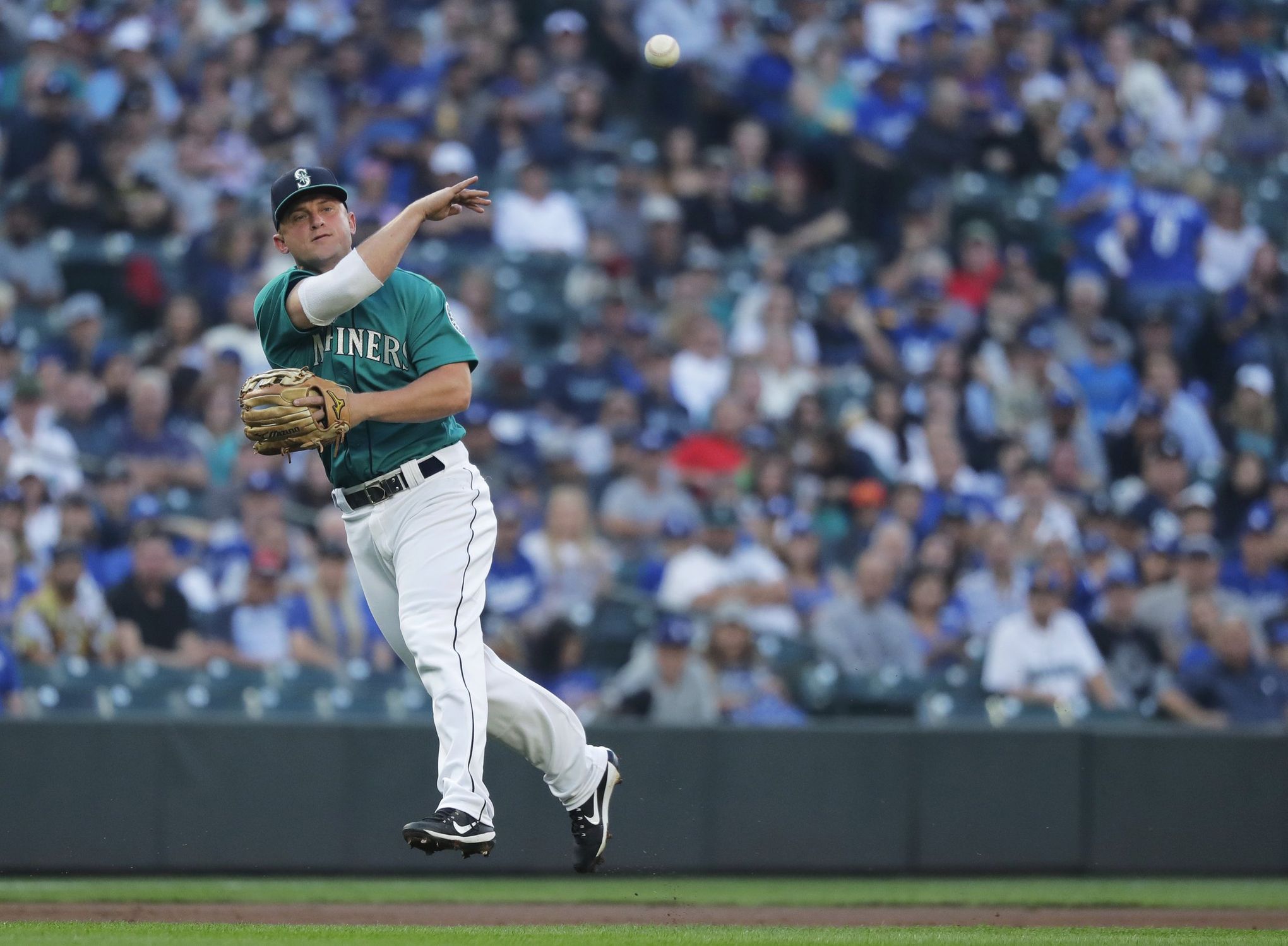 Mariners come back home to a large crowd and promptly get drilled 111