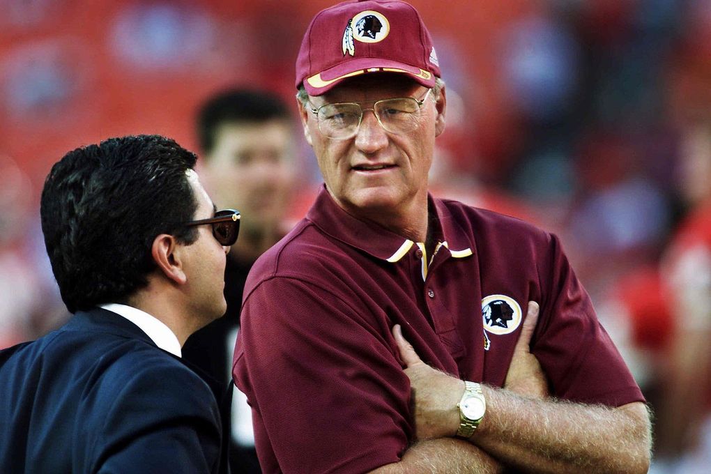 Brian Schottenheimer’s father, Marty Schottenheimer, was the head coach of four different NFL teams throughout a coaching career that spanned more than 30 years. Marty coached Washington’s NFL franchise in 2001. (JOHN MCDONNELL / The Associated Press)