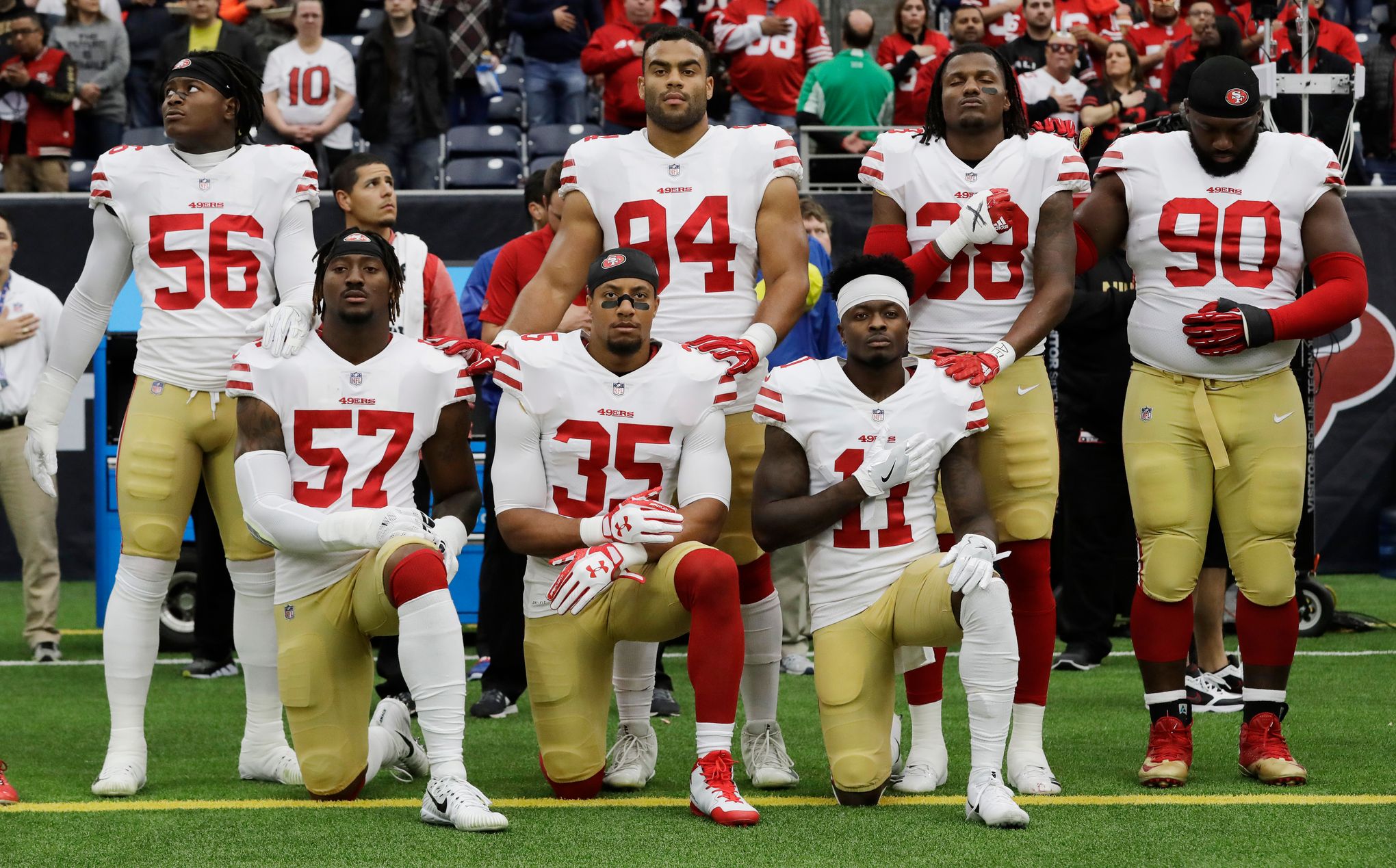 49ers' Harold declines to say why he's standing for anthem