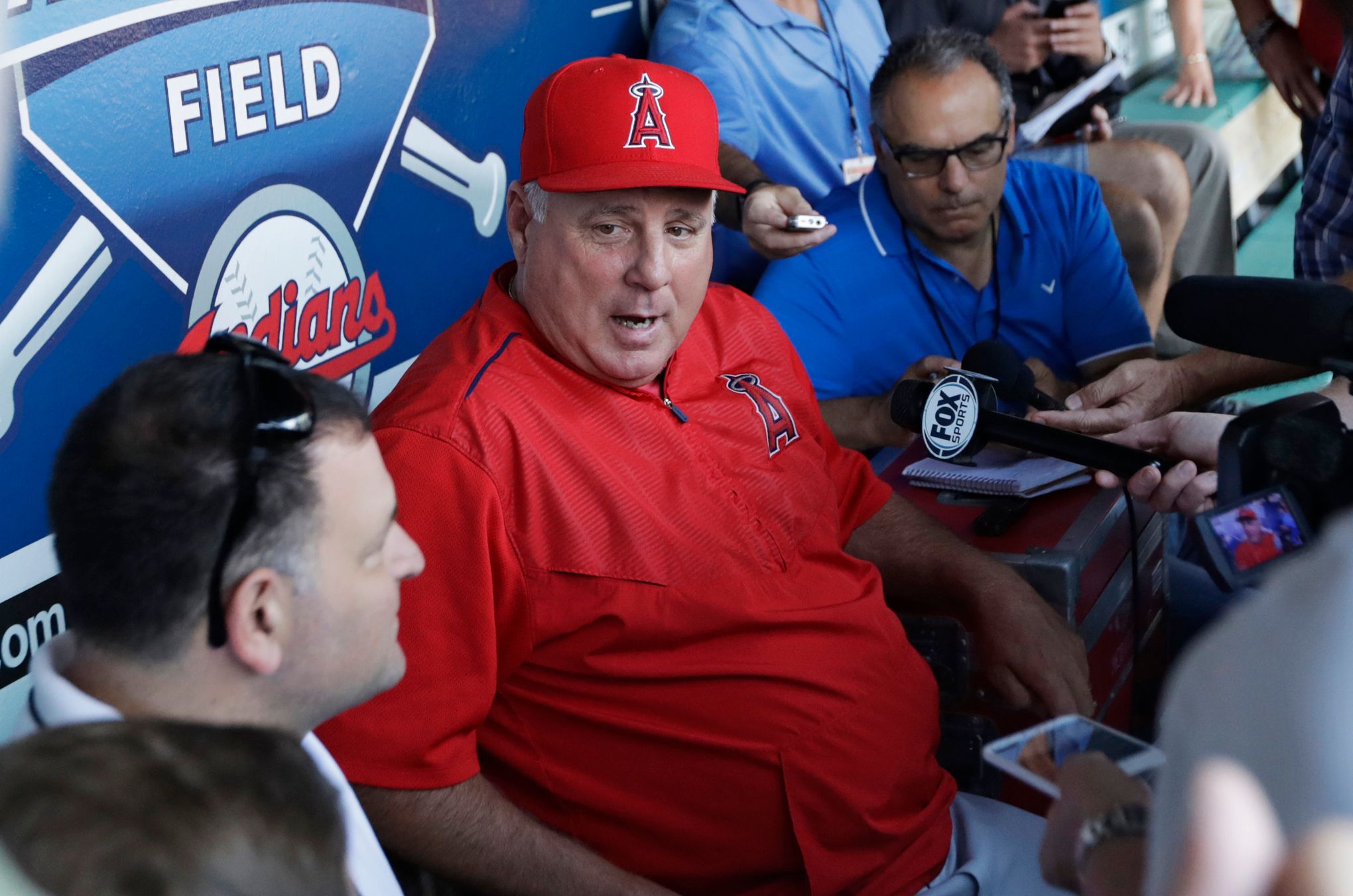 Mike Scioscia denies report he will step down as Angels manager