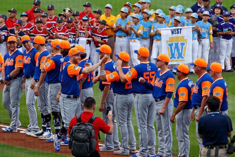 The Day in Pictures: Mets, Phillies visit 2018 Little League Baseball®  World Series - Little League