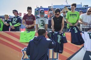 Seahawks GameCenter: Live updates, how to watch, stream, listen to season  opener in Denver