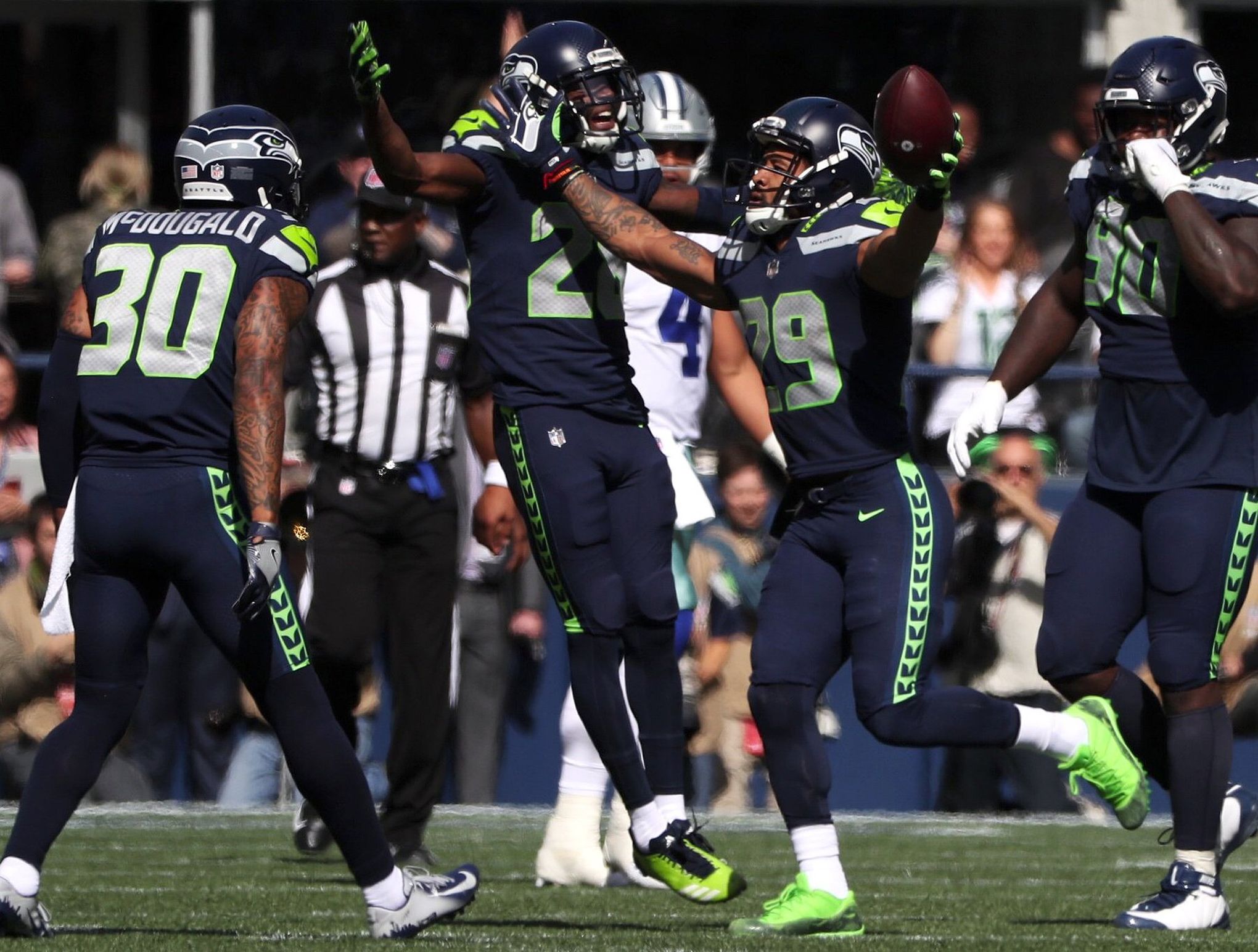 Seattle Seahawks. Earl Thomas have a complicated relationship