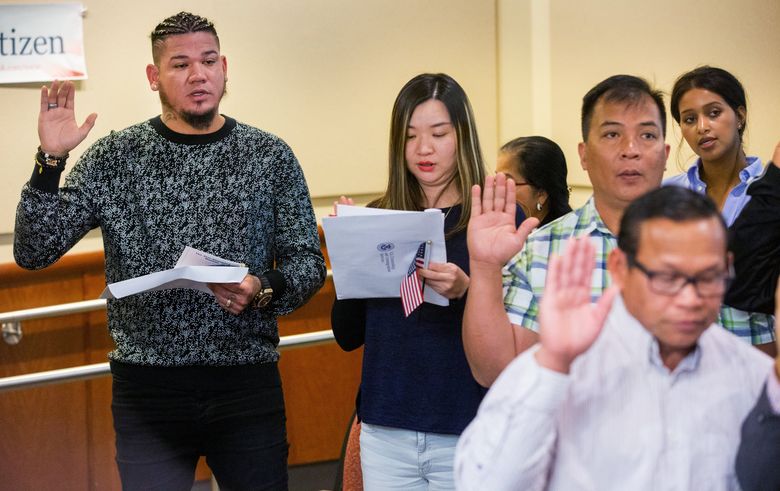Mariners' Felix Hernandez 'so proud to be an American' after becoming a  U.S. citizen