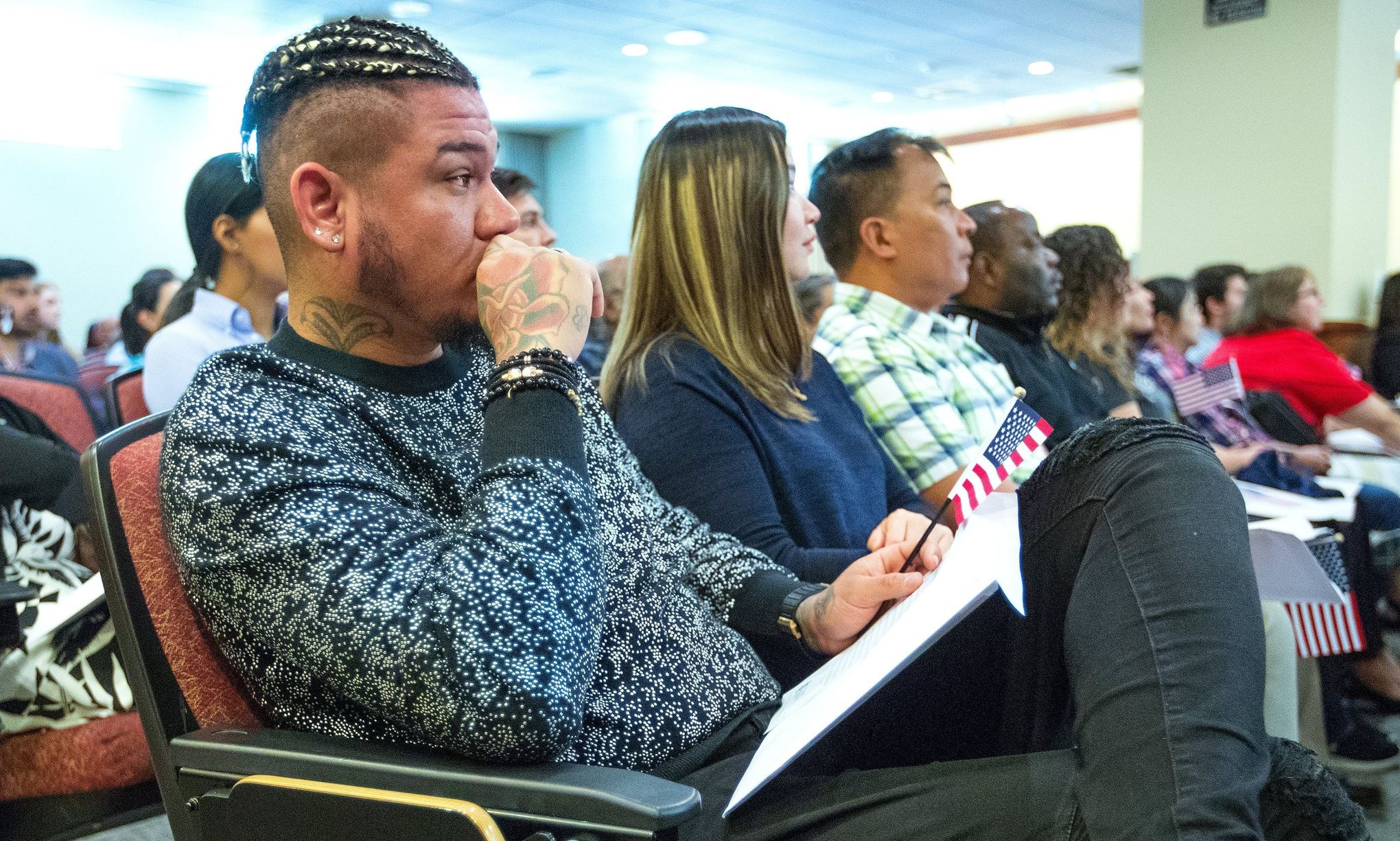 Mariners' Nelson Cruz becomes U.S. citizen 