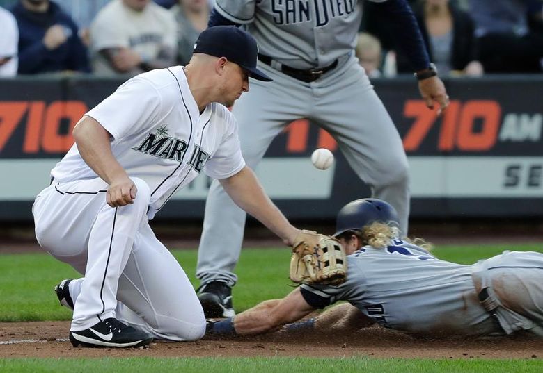 Mariners score five runs in eighth to complete sweep of Padres, who go down  feebly again - The San Diego Union-Tribune